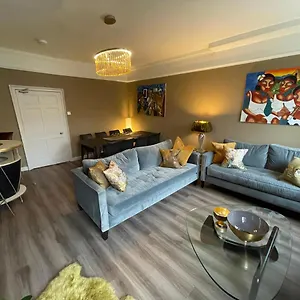Impeccable 4-bed In Bath